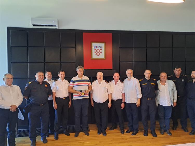 Slika /slike/Vijesti/HVZ-potpisivanje sporazuma (1).jpg